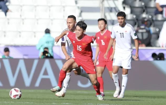 Tiền đạo Đình Bắc