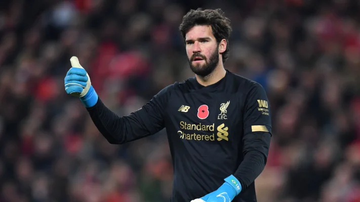 Alisson Becker Trụ cột không thể thay thế trong khung gỗ