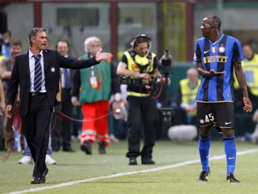 Mario Balotelli từng bị Mourinho đuổi khỏi xe buýt đội